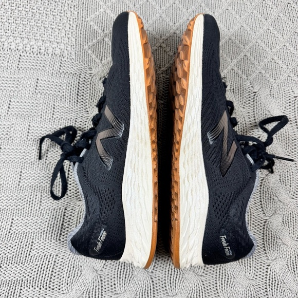 New Balance Women’s Fresh Foam Arishi with Gum Bottom Sneaker ~ 9 - Picture 3 of 10